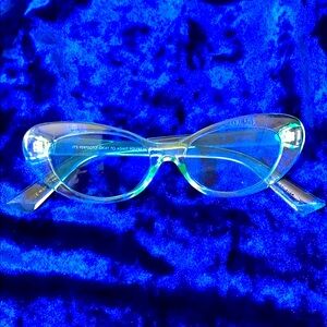 🩵 [urban outfitters] bby blue sunnies